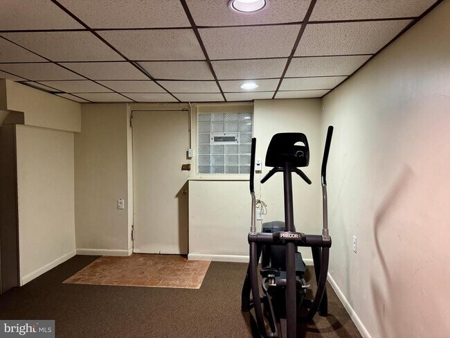 Building Photo - 8233 Fairview Rd