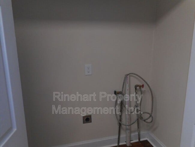 Building Photo - 408 Cummings St