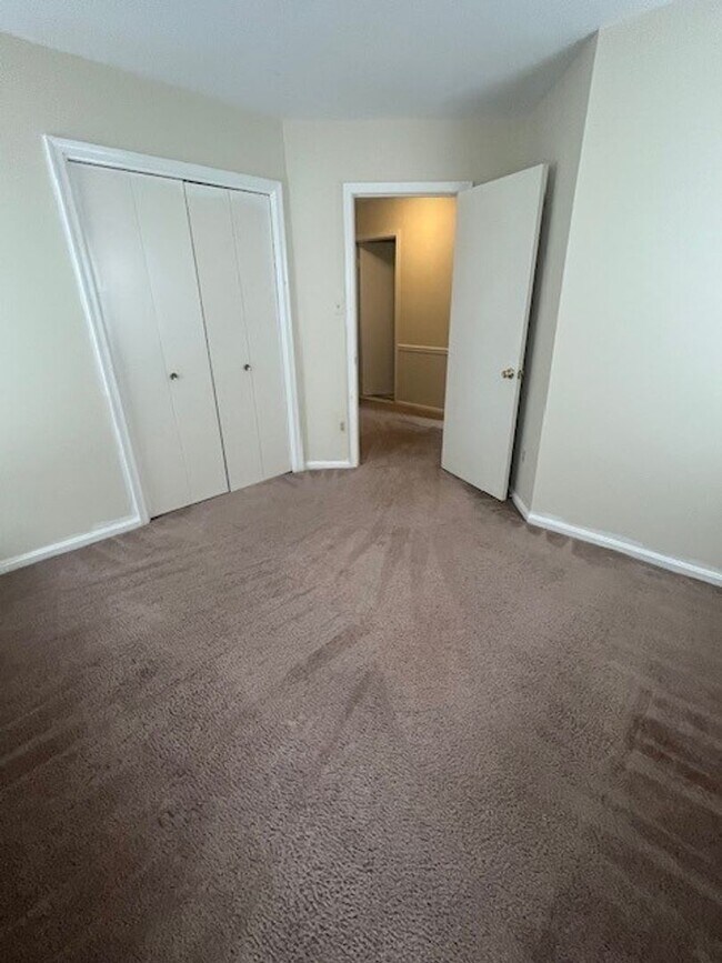 Building Photo - LOVELY CAPE COD WITH 4 BEDS, 2 BATHS AND G...