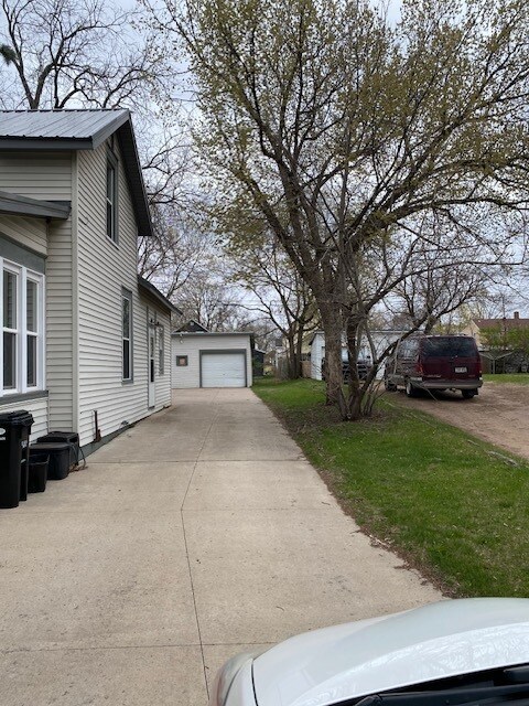 Building Photo - Germania