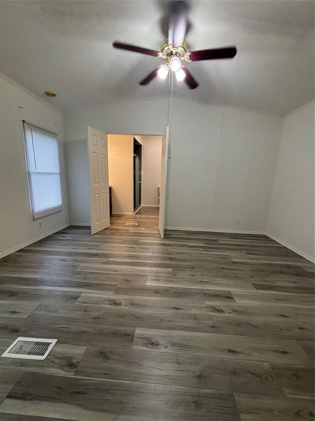 Building Photo - 10010 Cedar Landing Dr