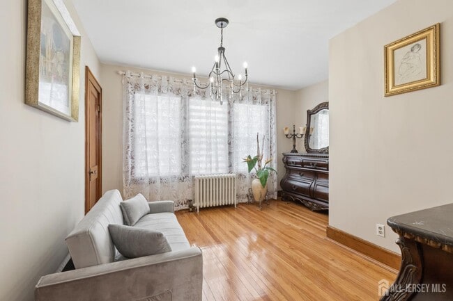 Building Photo - 415 Main St