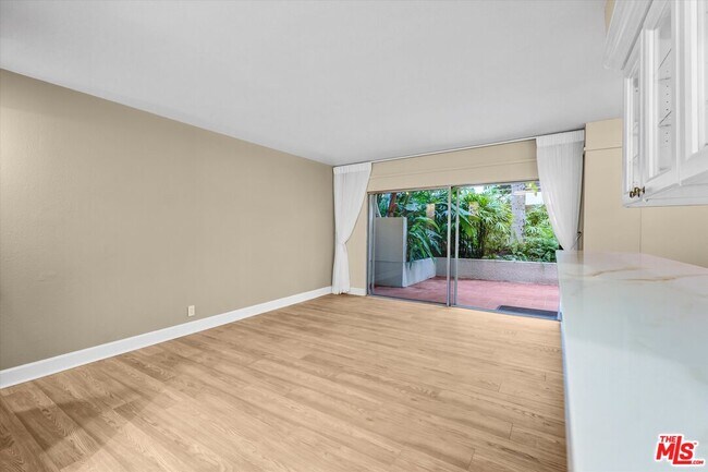 Building Photo - 1131 Alta Loma Rd