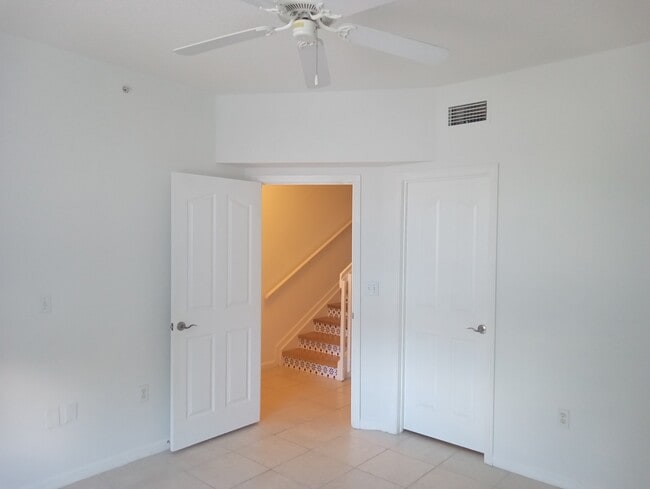 Building Photo - 2018 Alta Meadows Ln