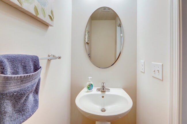 Building Photo - 6262 Pebblebrook Dr