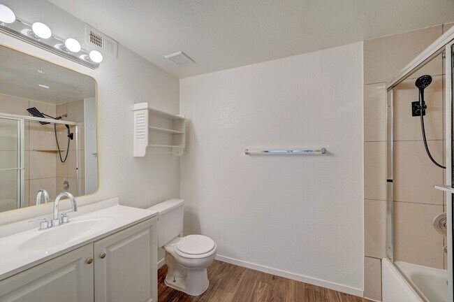 Building Photo - Welcome to this beautifully remodeled grou...