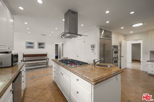 Building Photo - 9023 Alto Cedro Dr