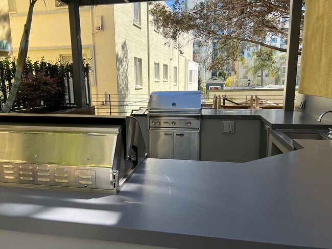 Building Photo - 889 Date St