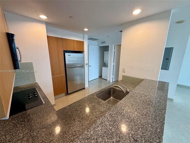 Building Photo - 1060 Brickell Ave
