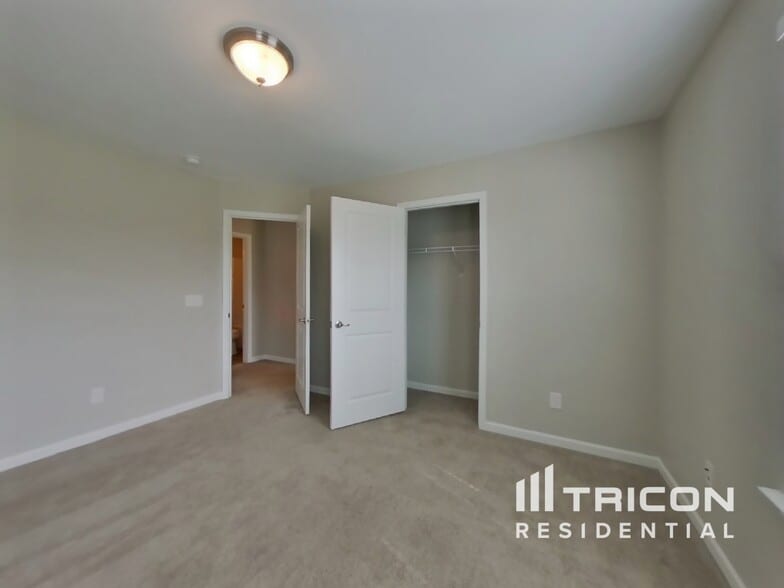 Building Photo - 2618 Bluffton Ln
