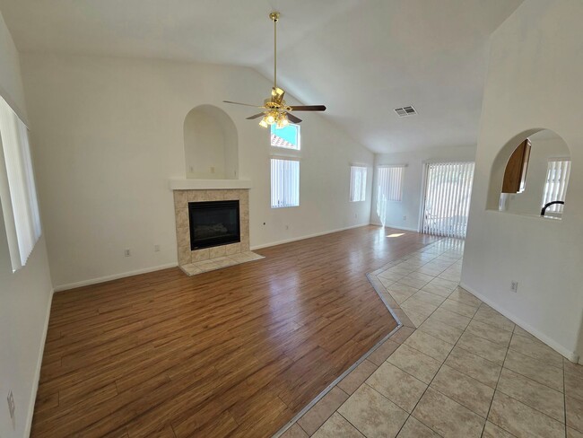 Building Photo - Charming & Spacious Las Vegas Home with Prime Location and Endless Potential