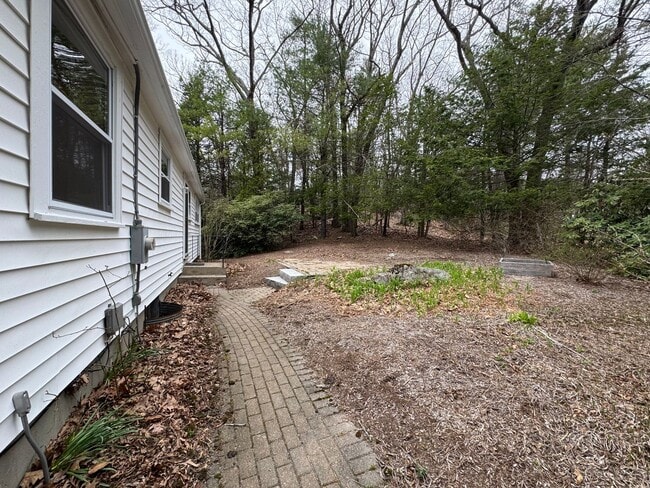 Building Photo - Pet-Ok | Charming Single-Family Ranch in Carlisle, MA | Avail 5/1