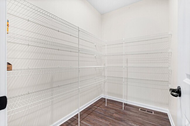 Building Photo - 2214 Larkspur Dr