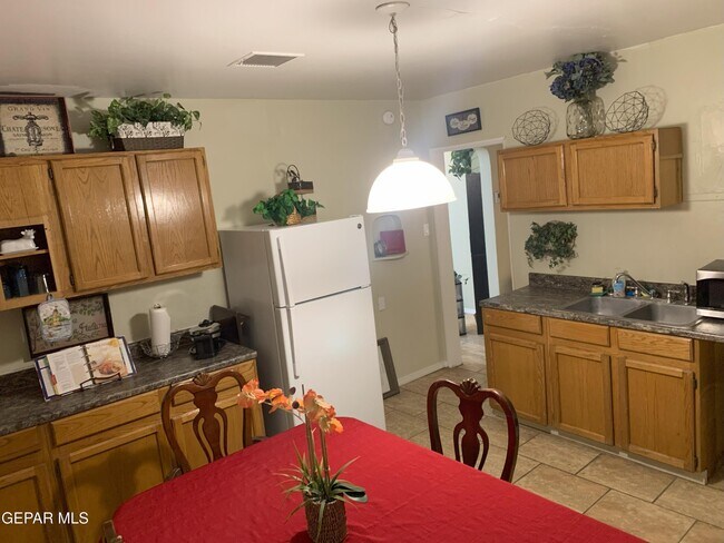 Building Photo - 5909 Trowbridge Dr