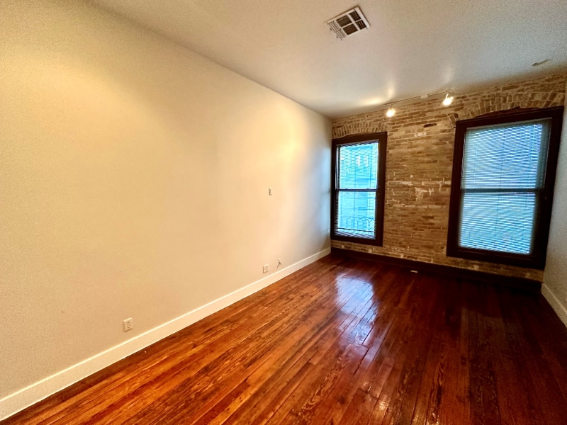 Building Photo - 319 S Flores St