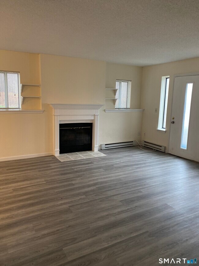 Building Photo - 925 Oronoke Rd