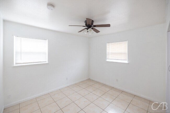 Building Photo - 2902 Bennett Dr