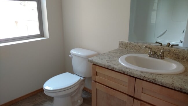 Building Photo - Very well maintained home in Poulsbo.