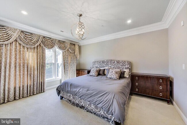 Building Photo - 10821 Symphony Park Dr