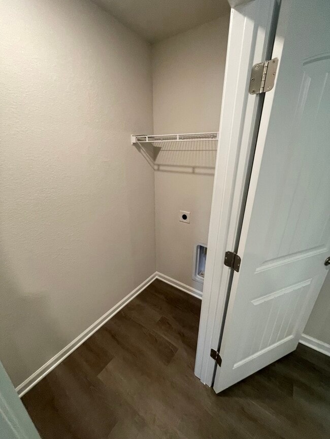Building Photo - 2BD 2BA Townhome