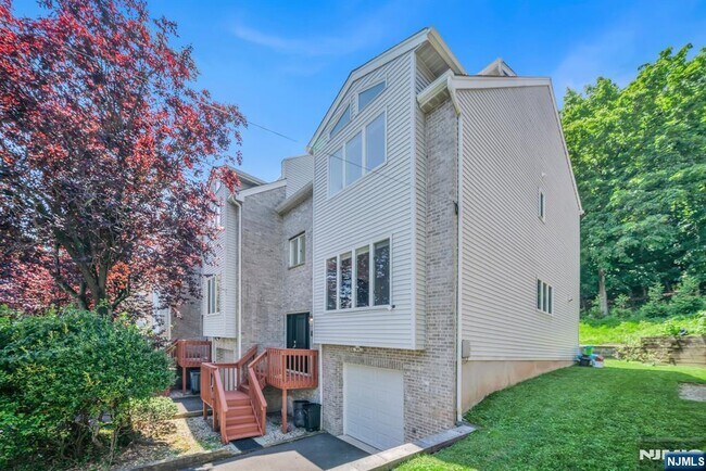 Building Photo - 296C Undercliff Ave
