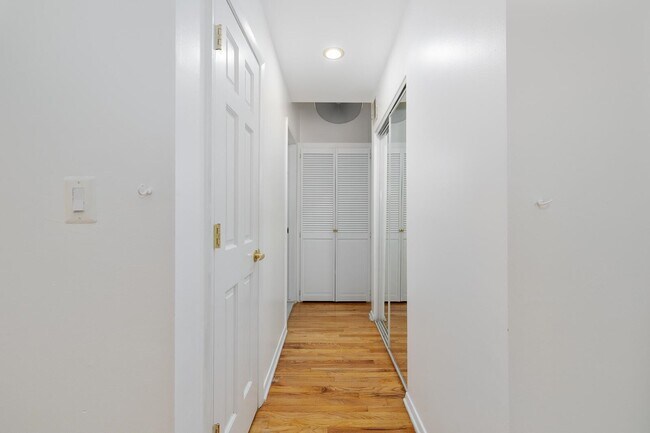 Building Photo - 743 10th St