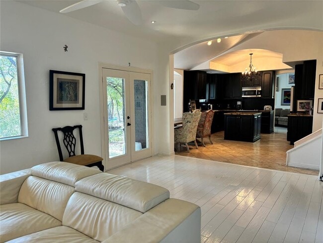 Building Photo - 338 Sailmaster St