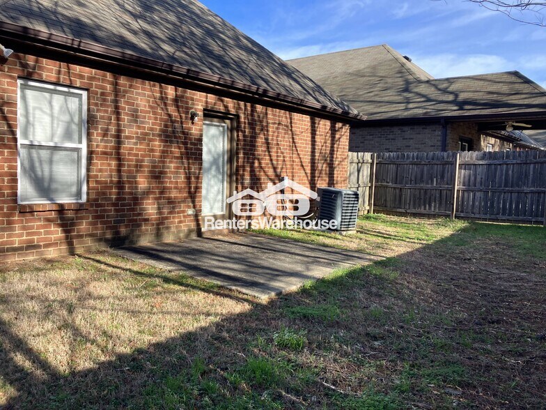 Building Photo - 261 Oxmoor Pl