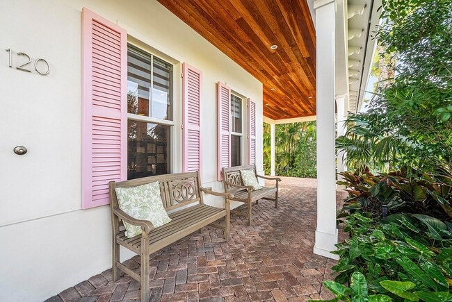 Building Photo - 120 Grove Way