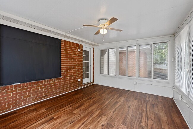 Building Photo - 1856 S Barton Dr