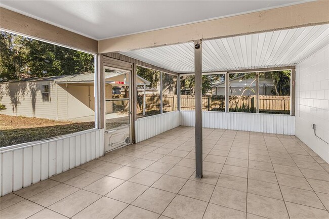 Building Photo - 2707 Lakewood Ln