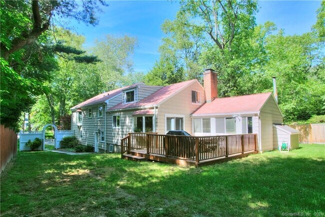 Building Photo - 8 Lone Pine Ln