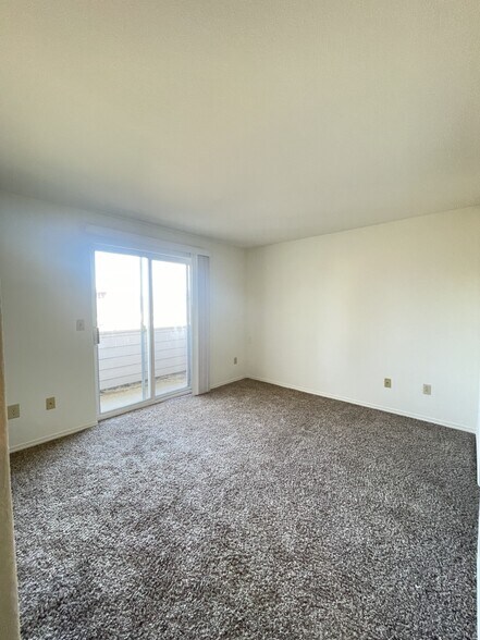 2nd Bedroom - 323 Meadow Ave N