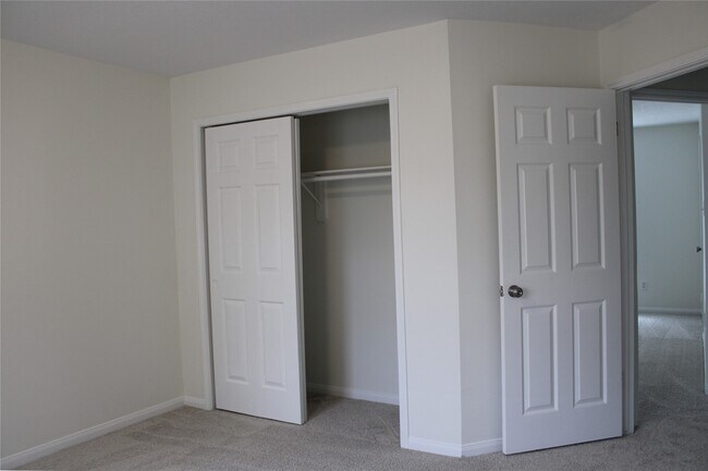 Building Photo - 2118 Laurel Oaks Dr