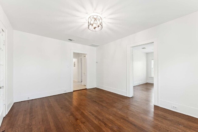 Building Photo - Tastefully updated duplex in the heart of ...