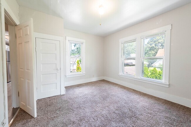 Building Photo - 408 W Illinois St