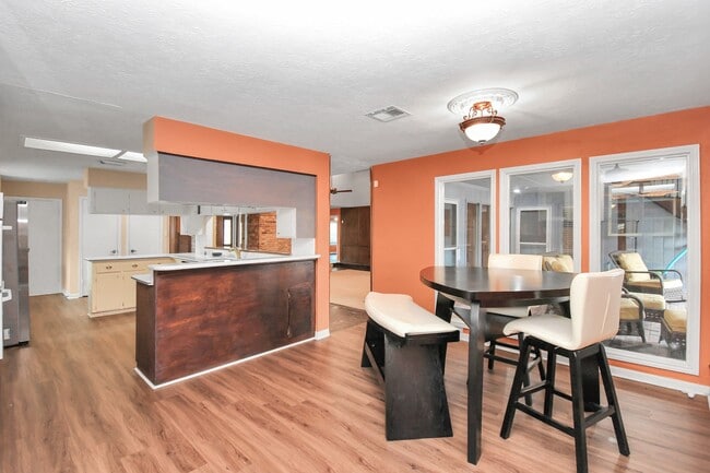 Building Photo - 2510 Hilton Head Dr