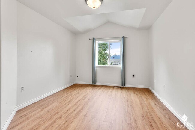 Building Photo - 4 Bedroom | 2.5 Bathroom | Garage - Conven...