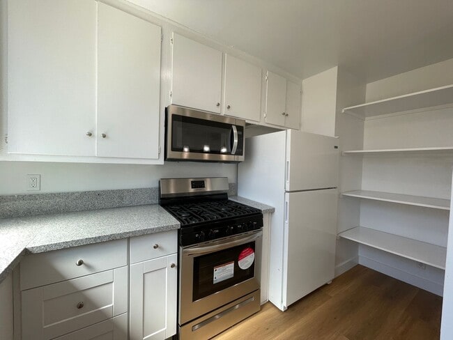 Interior Photo - 7351 Variel Ave