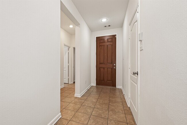 Building Photo - 21015 Blackstone Villa Ln