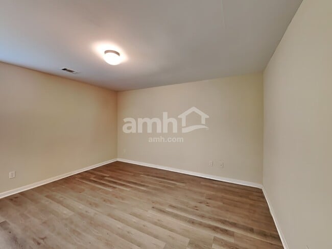 Building Photo - 31 Trayton Way