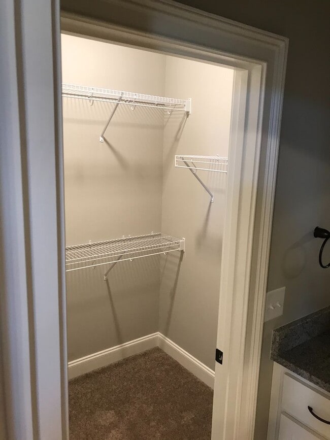 Building Photo - Townhome Available for August!