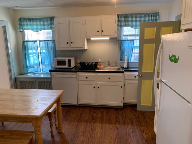 Building Photo - 15 Simmons St