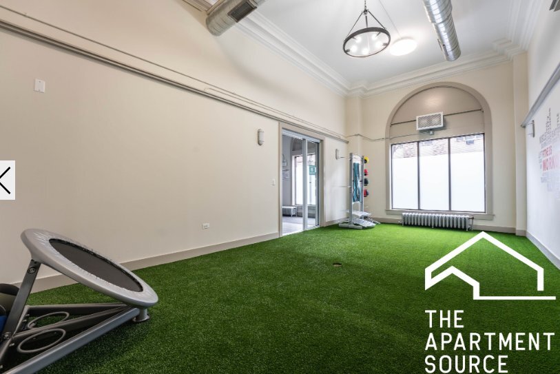 Building Photo - 540 W Briar Pl