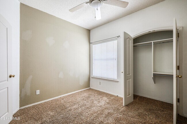 Building Photo - 4733 R L Shoemaker Dr