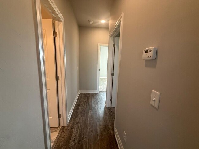 Building Photo - 9544 Monterey Dr