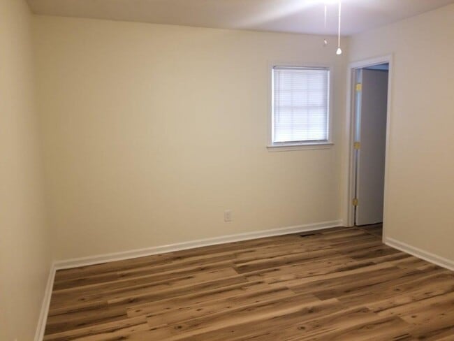 Building Photo - 124 Perry Dr