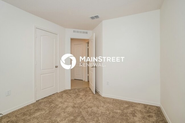 Building Photo - 4 Bedroom Pet-Friendly Home in Dundee, FL with Main Street Renewal