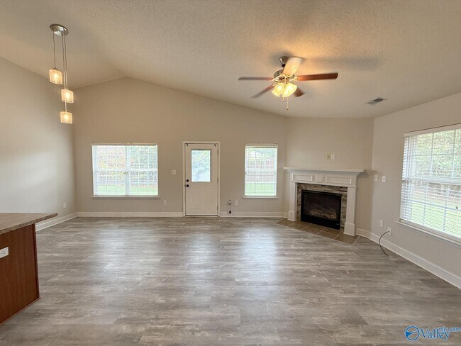 Building Photo - 211 High Green Dr