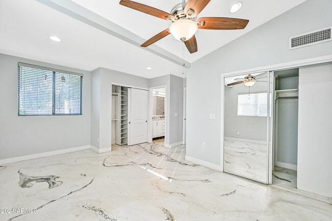 Building Photo - 1850 W Glenrosa Ave